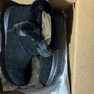 Skechers Black Waterproof 🥾